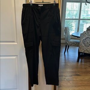 Max Studio Women’s Black Relaxed Cargo Trousers. NWOT size Large